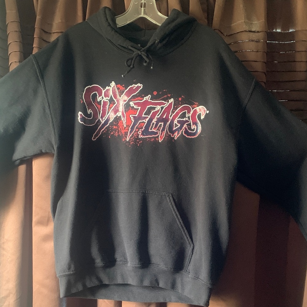 Six Flags black Graphic Hoodie